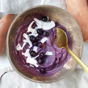 sugar free ginger blueberry smoothie bowl