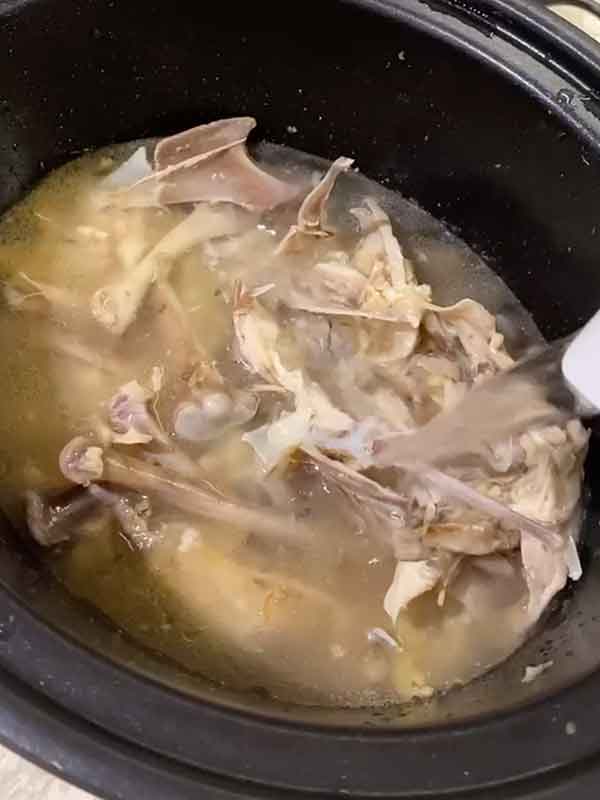 slow cooker chicken bone broth method