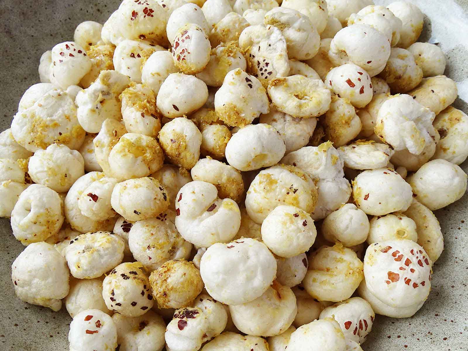 Healthy Popcorn Substitute using Phool Makhana Popped Lotus Seeds