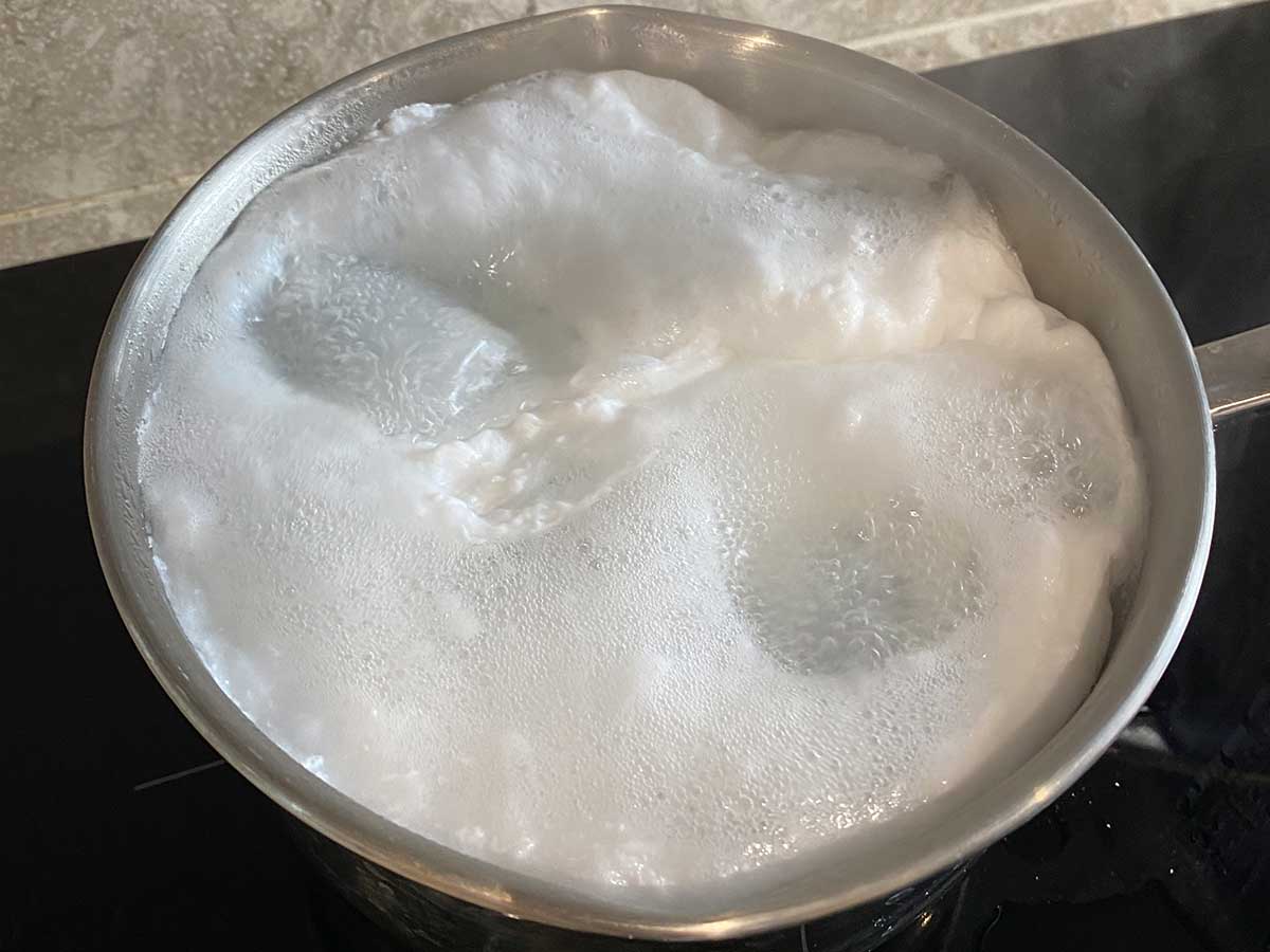 How to poach eggs at home - step 3