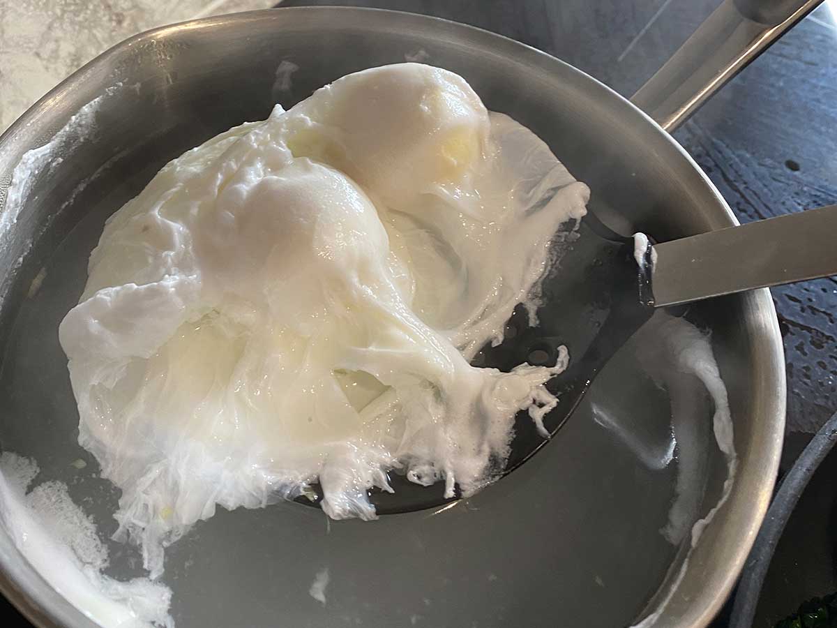 How to poach eggs at home - step 5